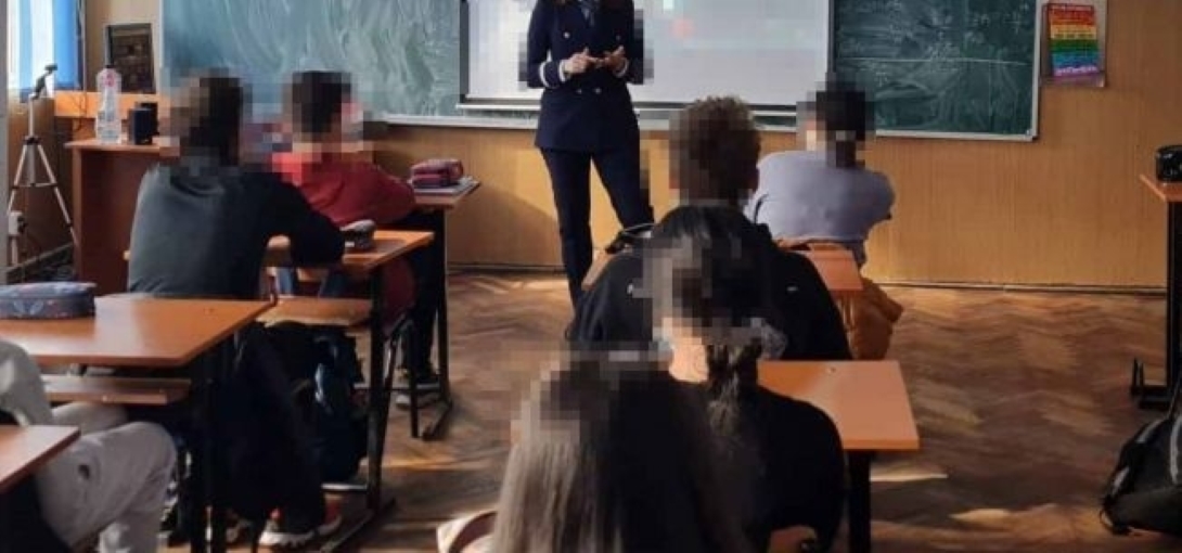 Polițiștii de criminalitate i-au învățat pe liceeni cum să se apere pe internet 