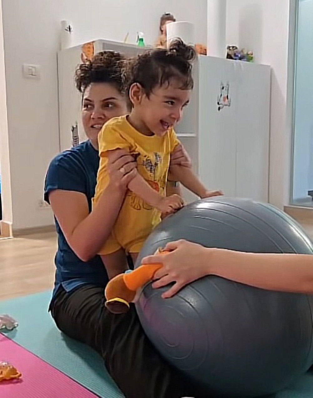 Strigătul unei mame care luptă să-și salveze fiul: Timp de doi ani am tăcut / Adam e tot aerul meu