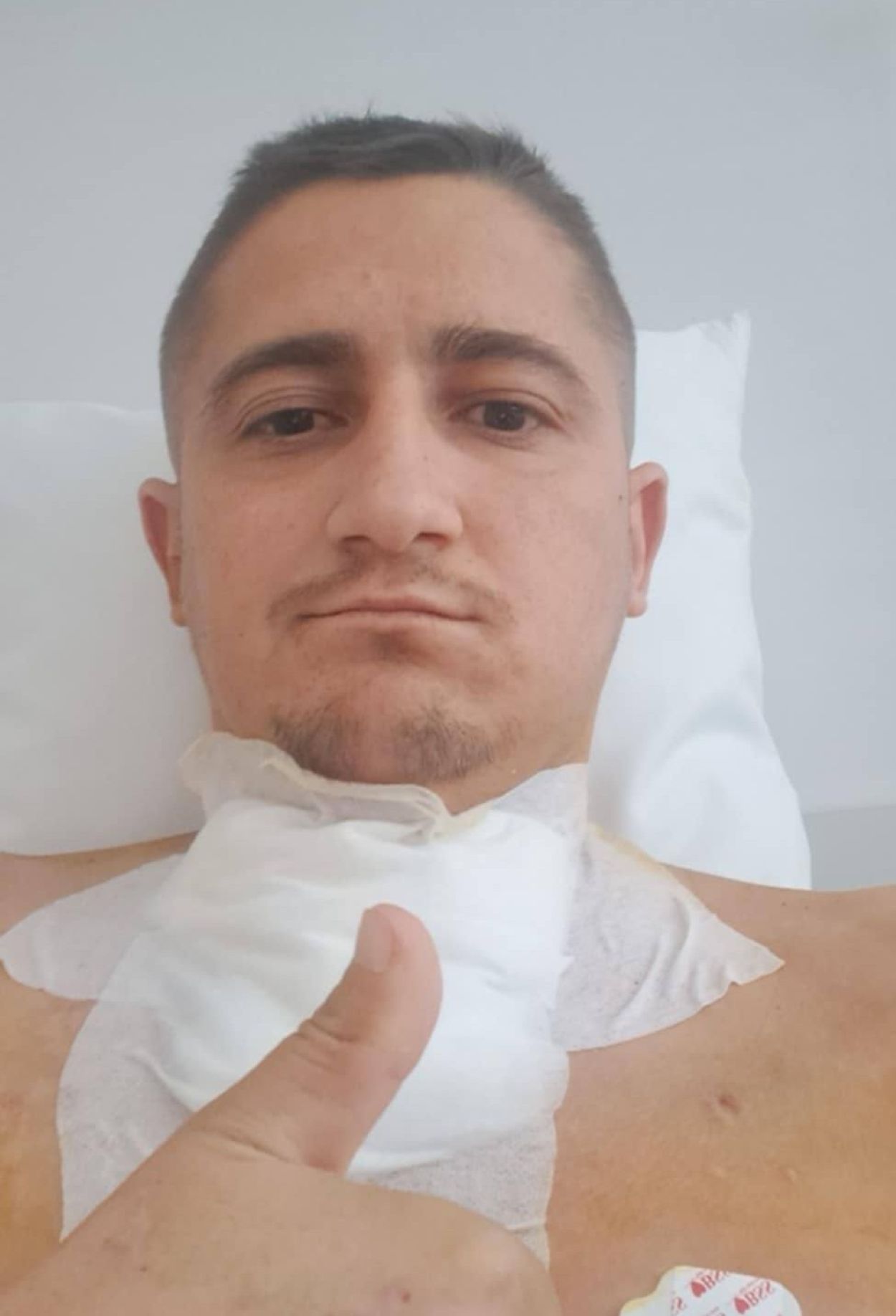 Drama prin care trece un tânăr din Botoșani: O boală îi distruge tot organismul, tatăl lui i-a donat un rinichi fără succes 
