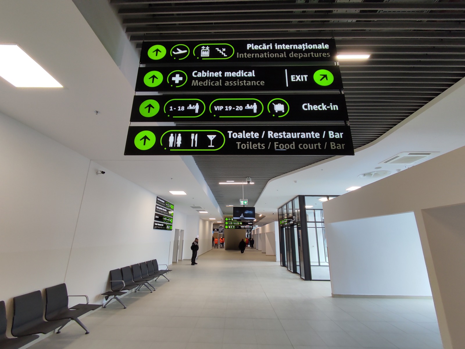 ALARMĂ seara trecută pe Aeroportul Iași, pasagerii și personalul au fost evacuați 