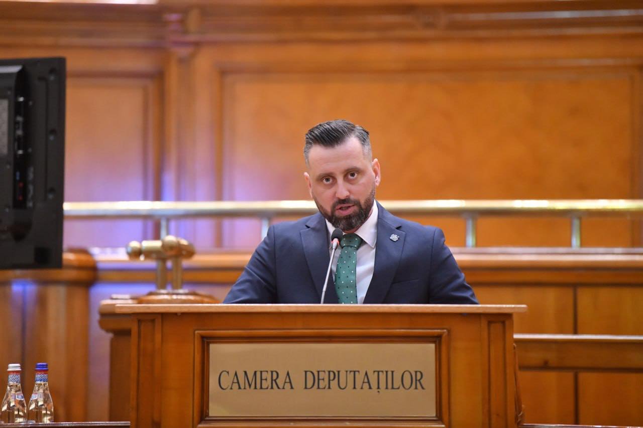 Alexandrin Moiseev la tribuna parlamentului.