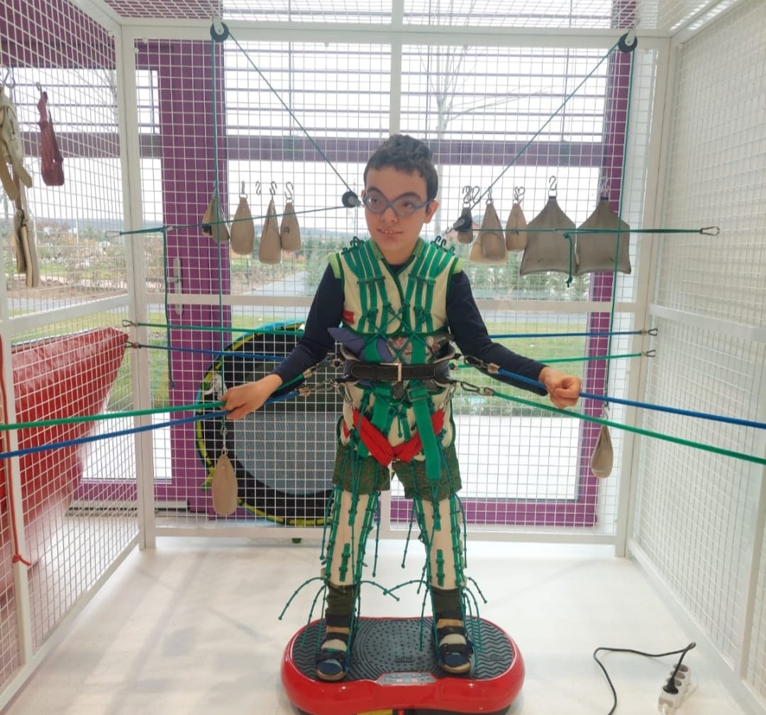 Strigăt de ajutor pentru Alexandru, un luptător mic, dar cu o inimă uriașă  