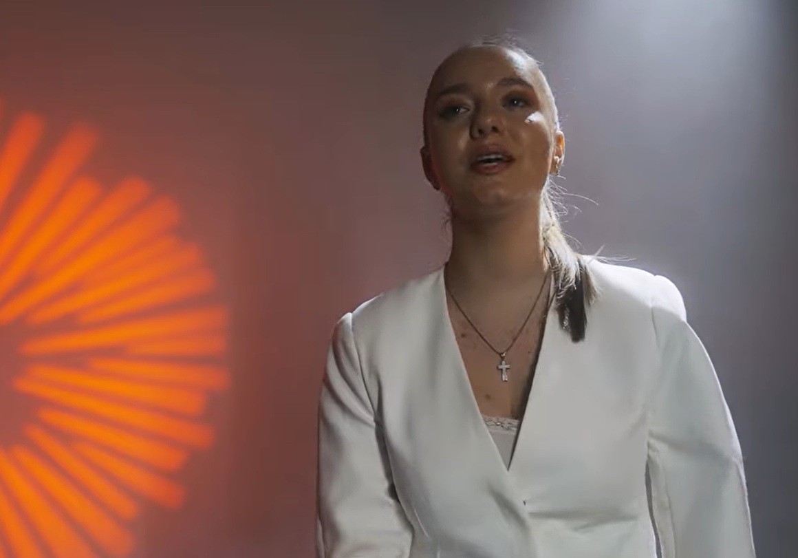 Melodie emoționantă lansată de Alexia, fata cu brațele replantate după accident: Este povestea mea – VIDEO 