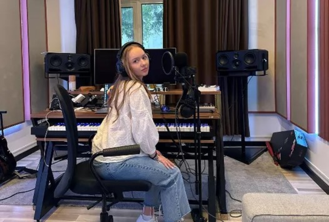 CUM arată acum Alexia Tudose, fata din Botoșani cu mâinile amputate și replantate după un accident cumplit