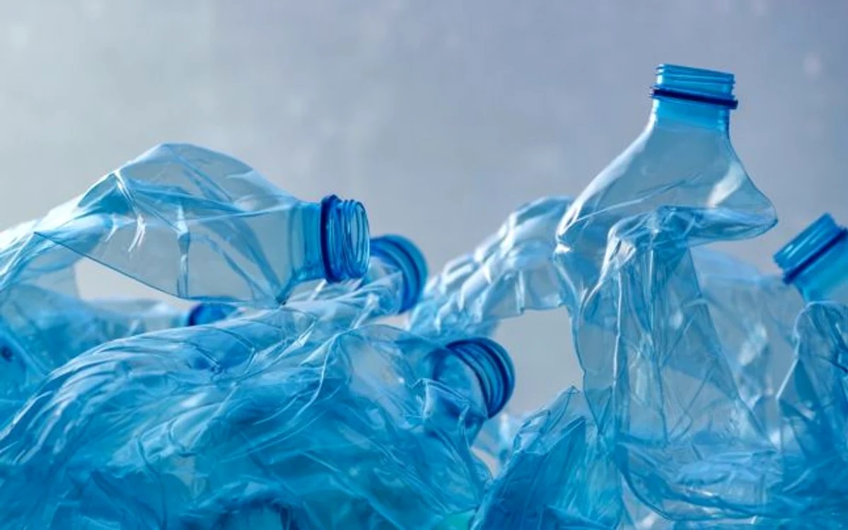 CE se întâmplă cu reciclarea sticlelor fără capac după data de 3 iulie: Recipientele reciclate nu trebuie să fie…