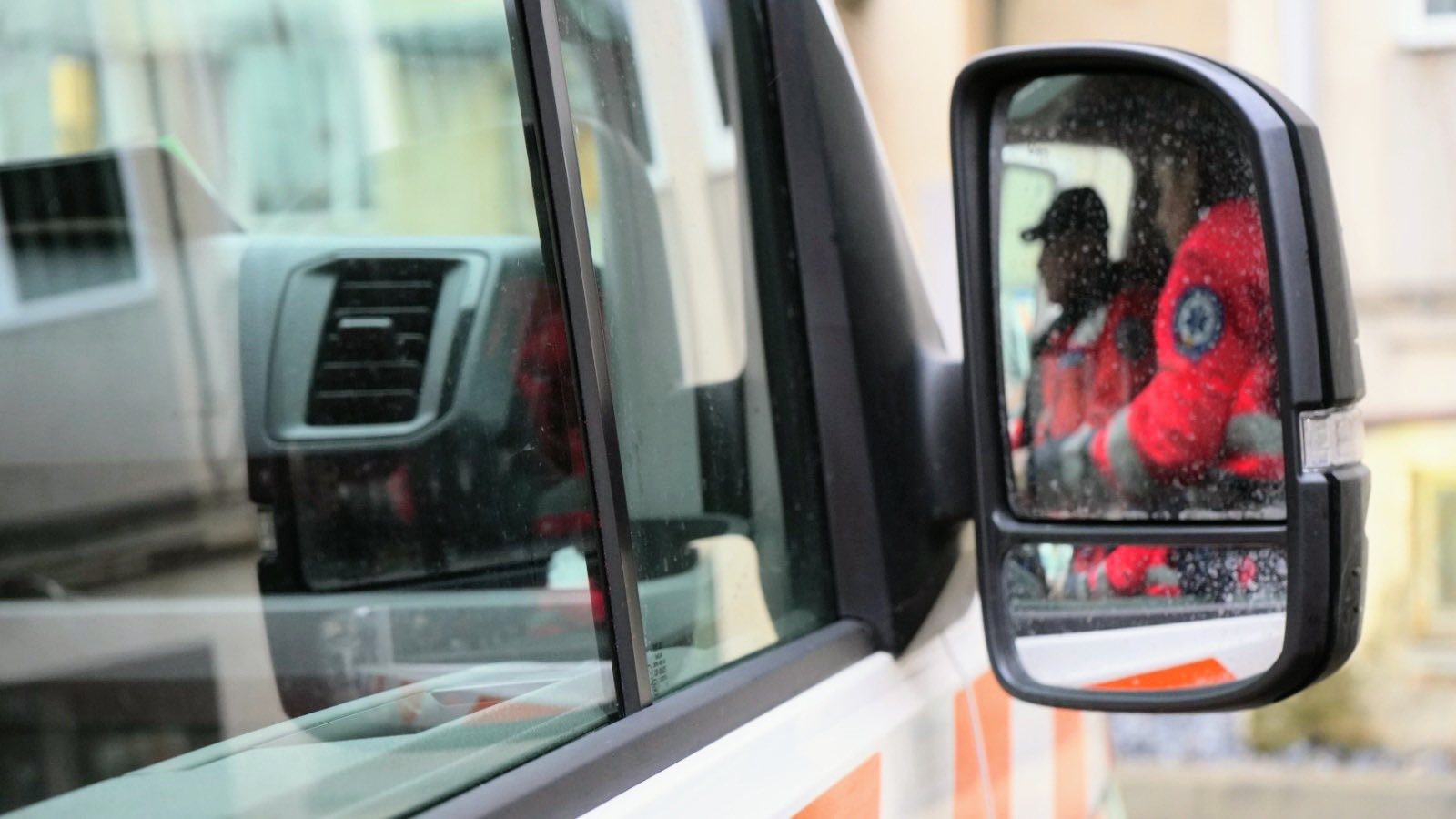 Peste 30 de botoșăneni duși cu ambulanțele la spital după ce au căzut pe gheață, avertizarea meteo s-a PRELUNGIT 