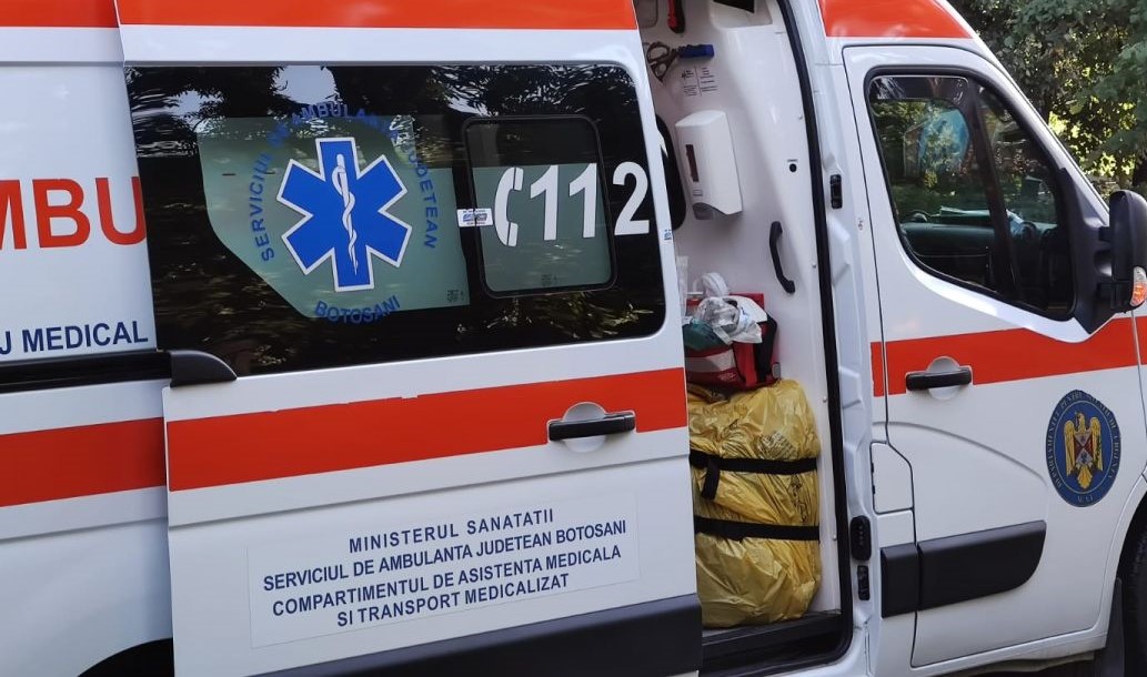 Bebeluș rămas blocat în mașină, mama a sunat disperată la 112