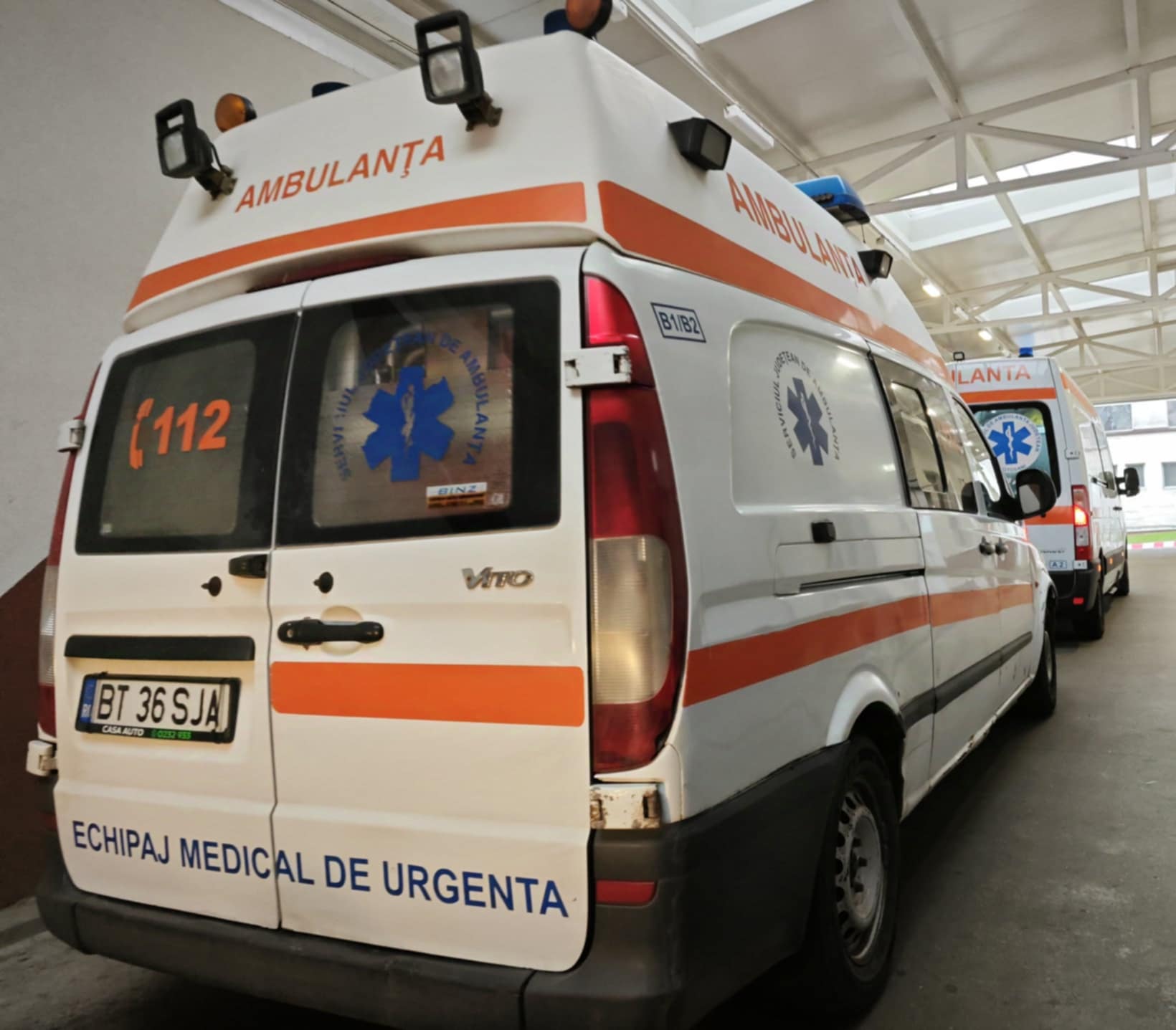 Tânăr din Botoșani prăbușit sub ochii trecătorilor, ambulanța chemată urgent
