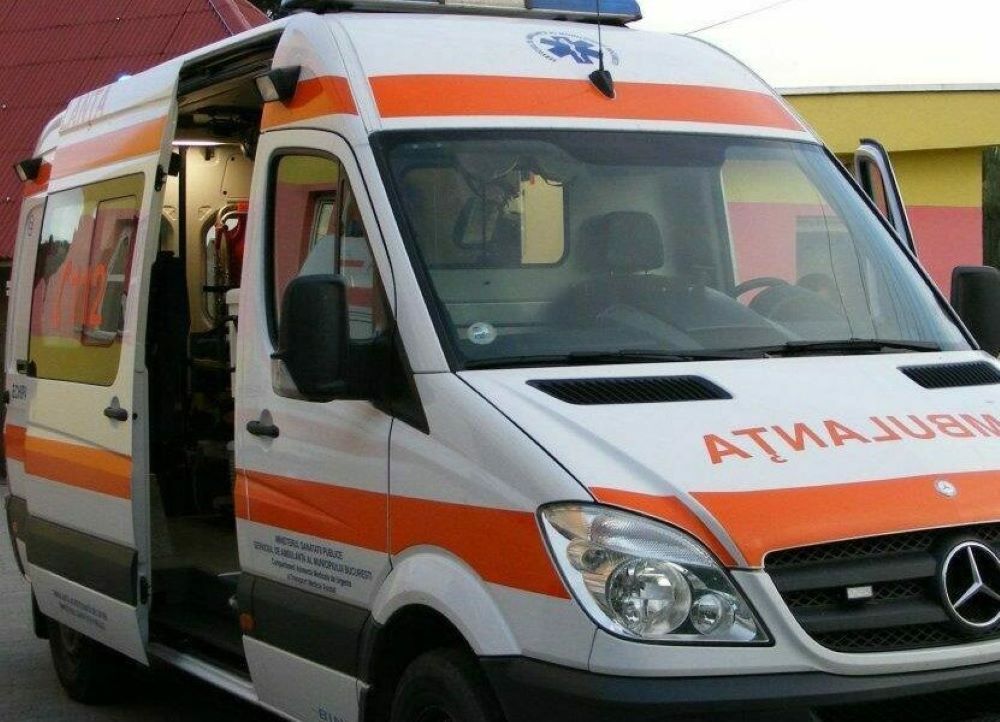 Copleșit de suferința mamei bolnave, un botoșănean a înghițit un pumn de pastile