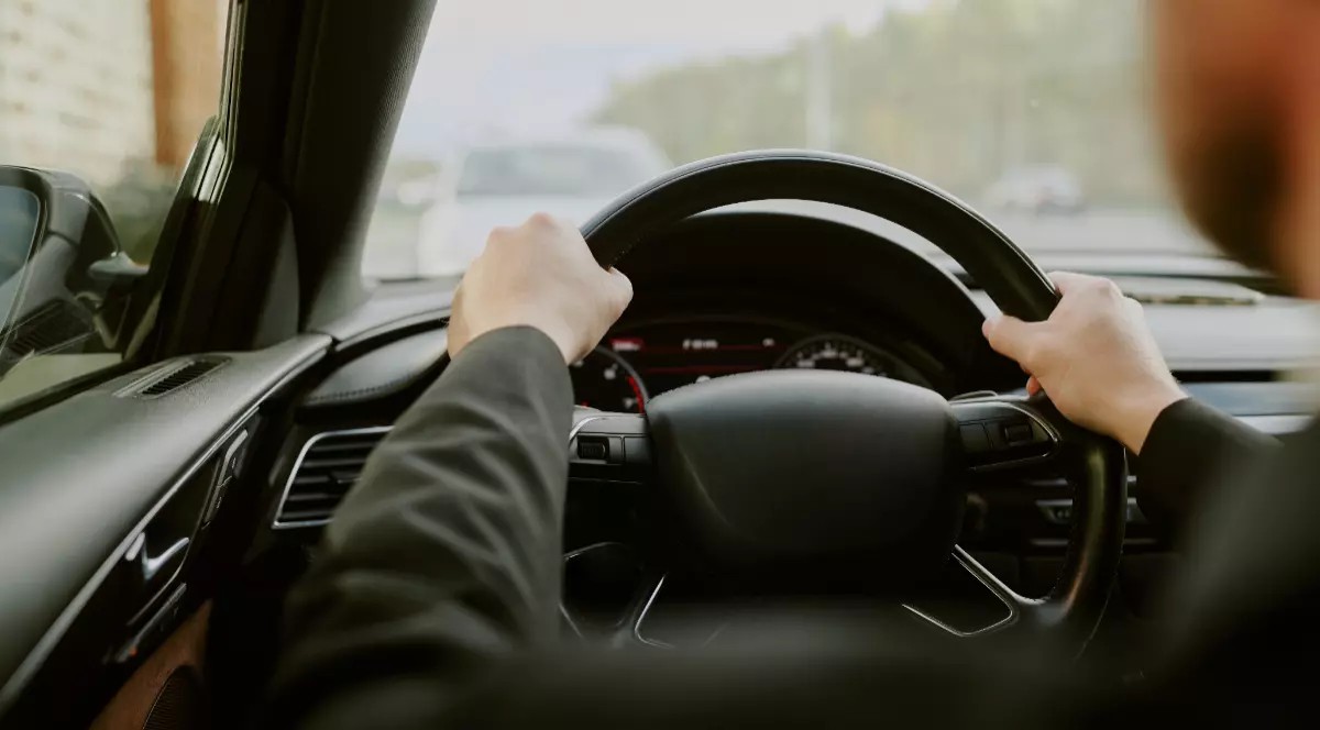 amenda si dosar penal pentru un tanar.