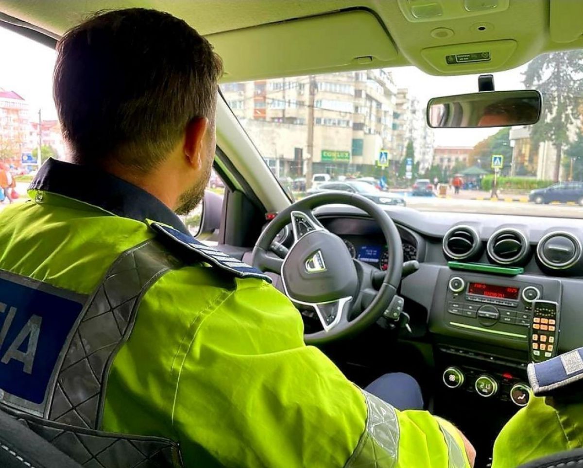 Șoferi și scandalagii AMENDAȚI de polițiști în minivacanță: Sute de sancțiuni și zeci de permise reținute