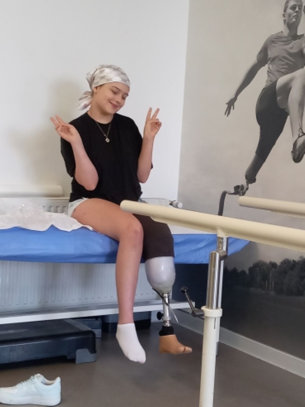 Fata de 16 ani care a învins cancerul are nevoie de operație pentru o gaură uriașă în inimă