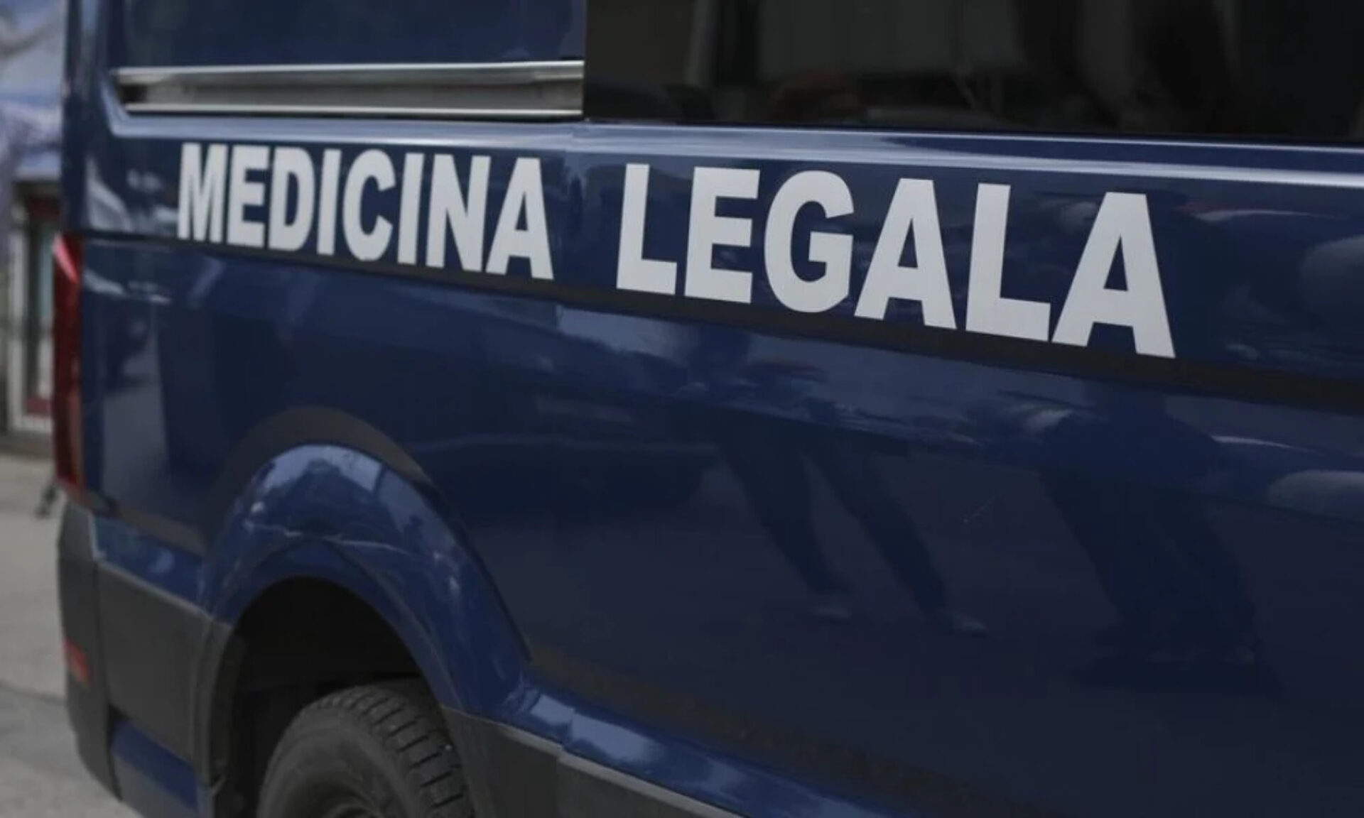 Tânăr găsit mort într-o parcare, se ia în calcul o crimă