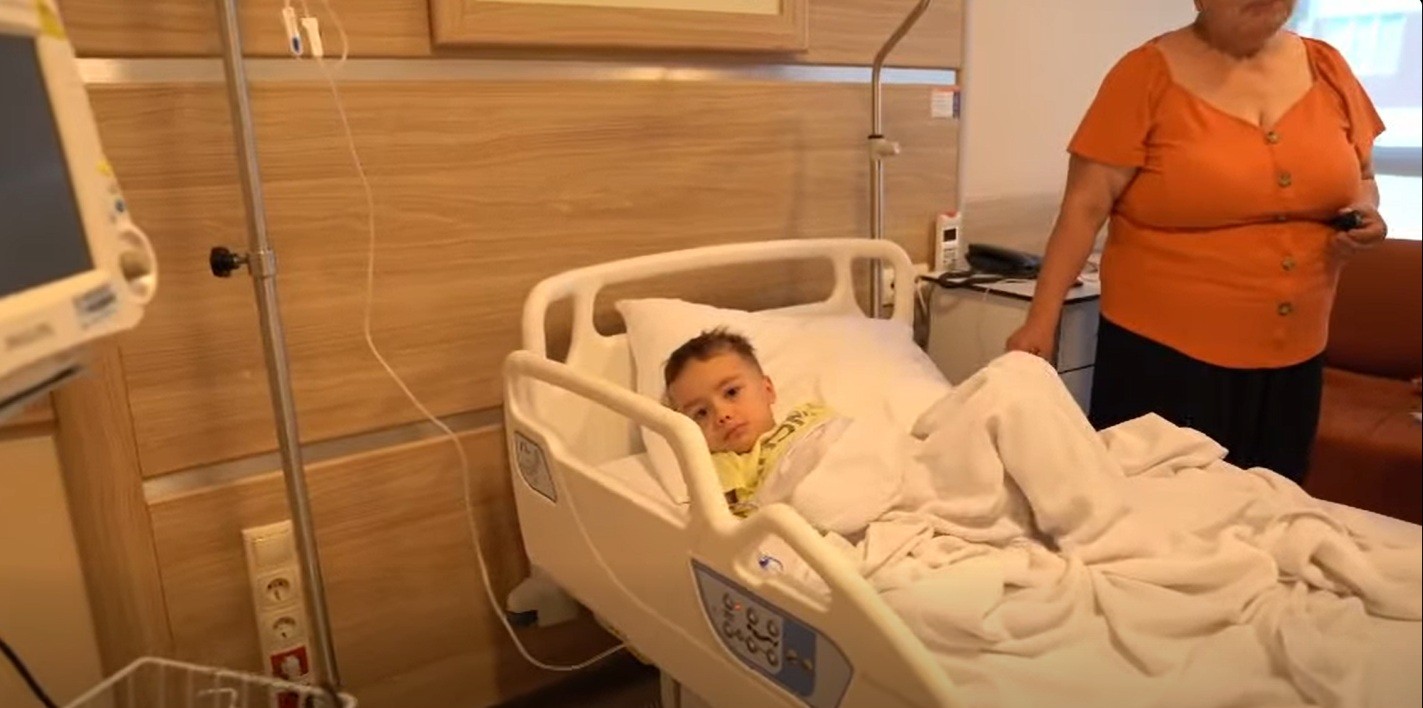 baiatul care risca sa isi piarda vederea