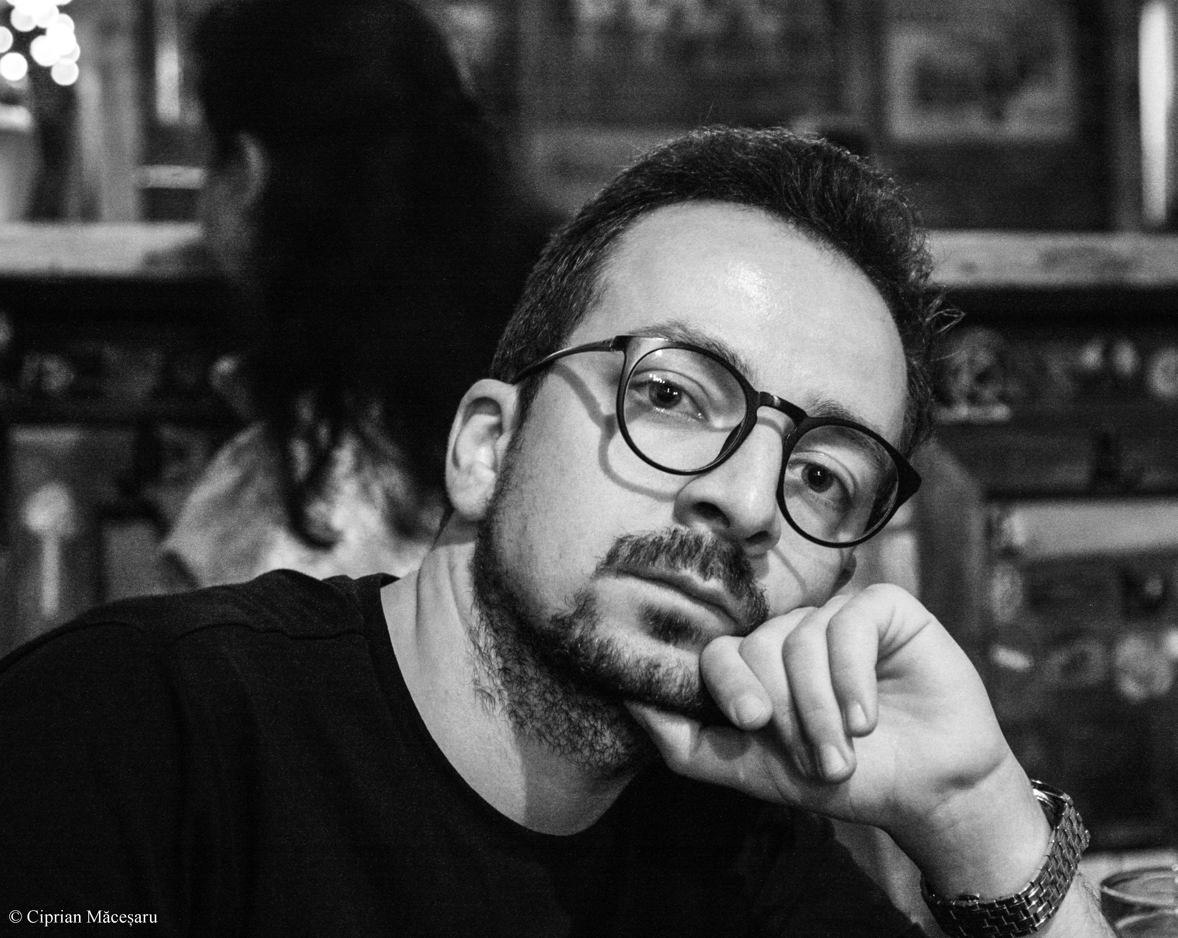 INTERVIU „Trăim într-o ipocrizie colectivă în care ungem fiecare interacțiune socială cu alcool, iar apoi îi judecăm pe cei care ajung dependenți”