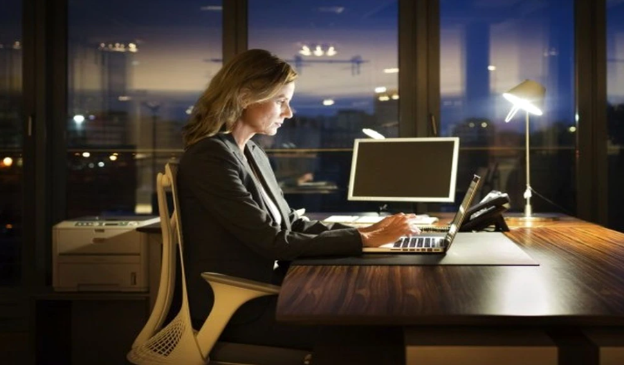 Lucrezi noaptea? Ce drepturi și obligații ai conform legii pentru salariații de la Botoșani