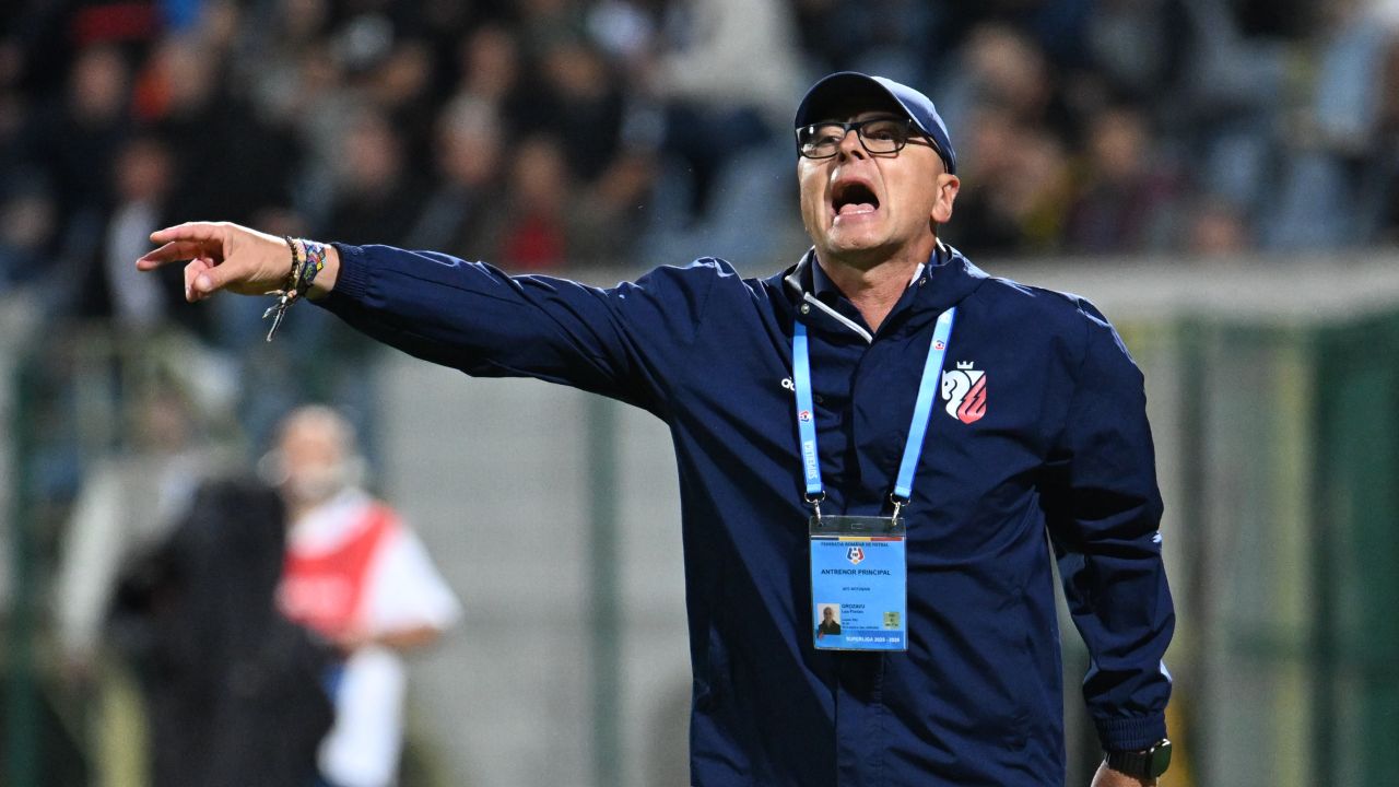 Nu cred că face ce vrea la Botoșani / Nu te joci cu Leo Grozavu: Contre în direct despre antrenorul FC-ului