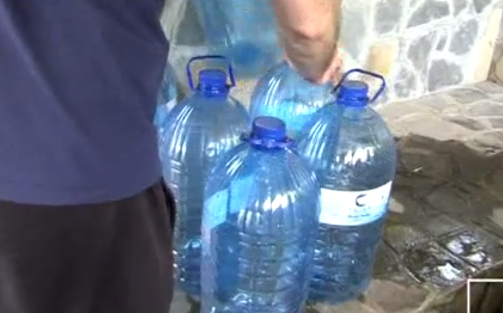 Cum pregătești casa pentru restricții de apă: rezerve curate, consum pus în ordine și pierderi mici eliminate