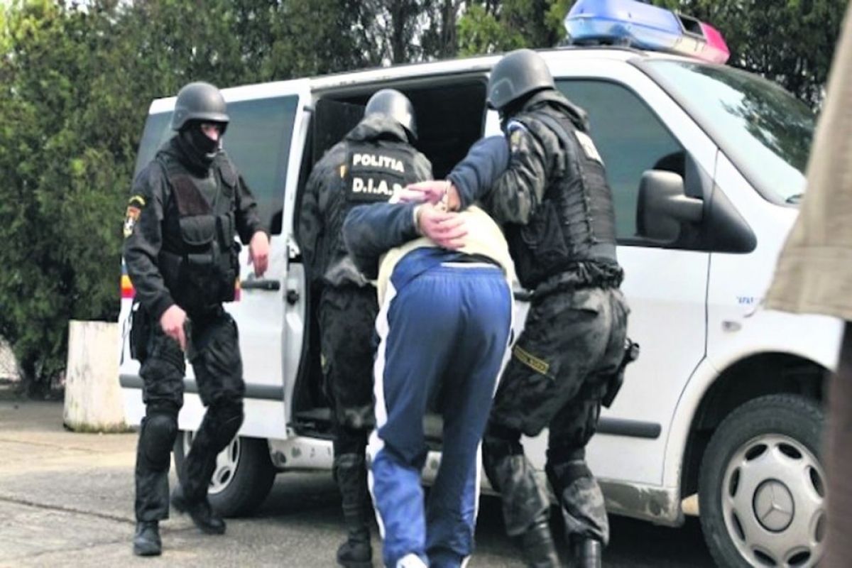 Nouă ani de pușcărie pentru un botoșănean: Prins după ce a fost condamnat pentru viol