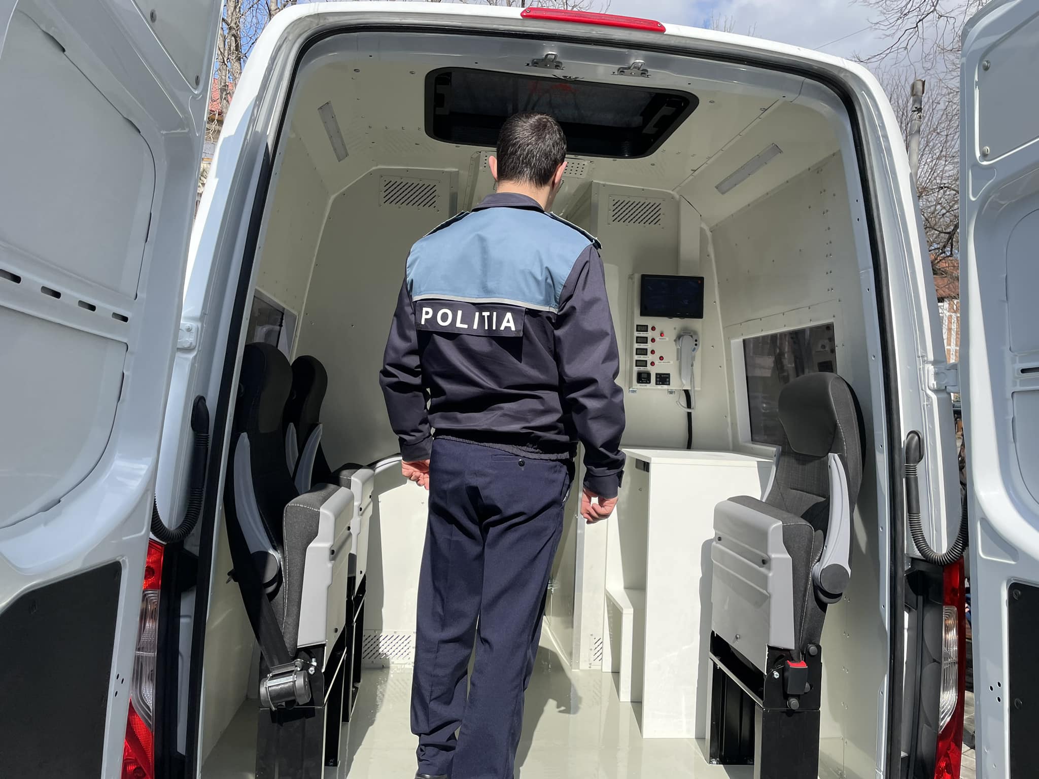 tineri arestati preventiv