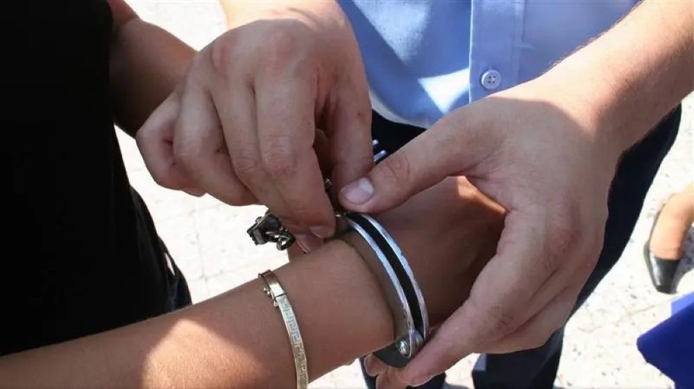 Cătușe pentru doi botoșăneni care au băgat un tânăr în spital