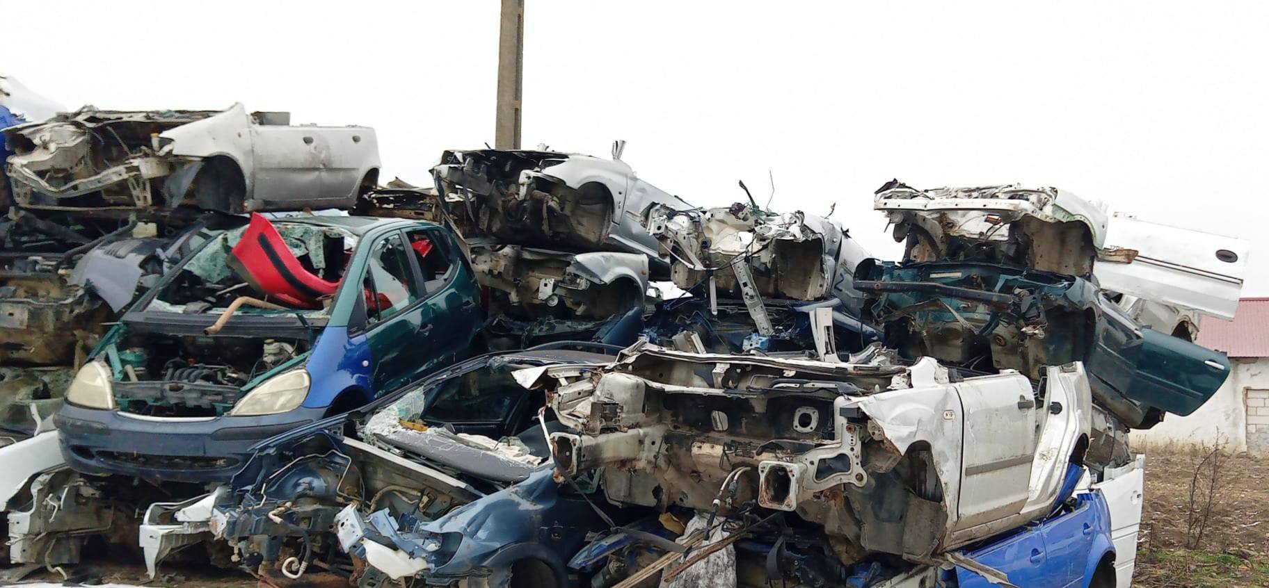 Amenzi de 80.000 de lei date unui atelier ilegal de dezmembrări auto