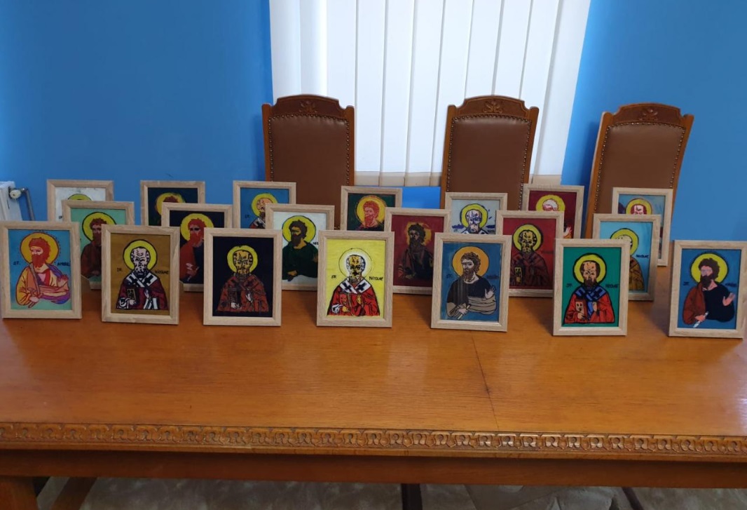 Atelier de pictat icoane pe sticlă la Centrul educațional al Protopopiatului Dorohoi