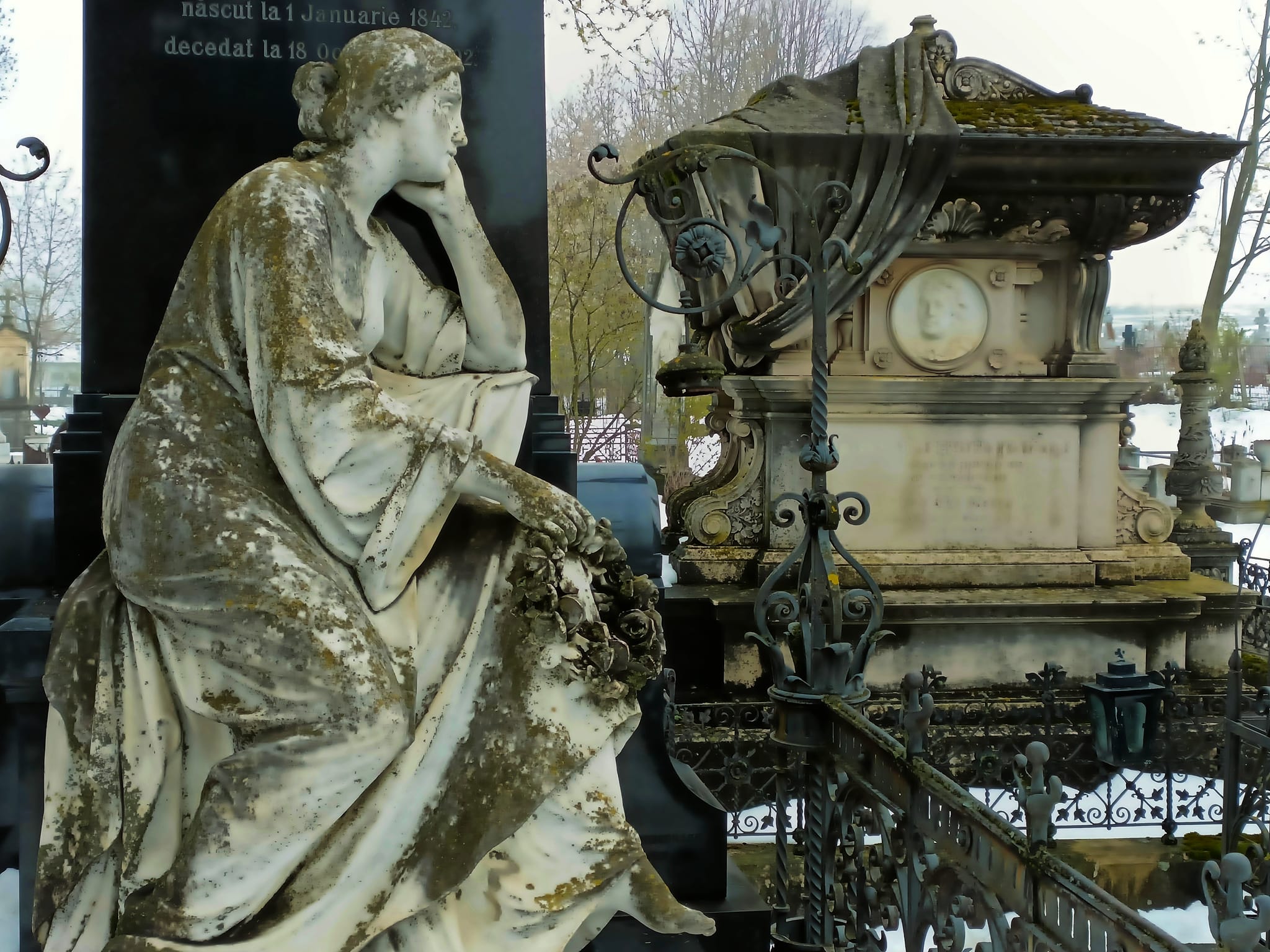 atractii in cimitirul eternitatea