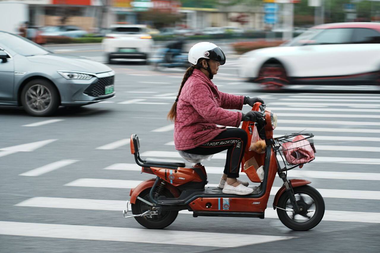 Autonomia reală a unui vehicul electric începe după ce uiți cifra din reclamă.