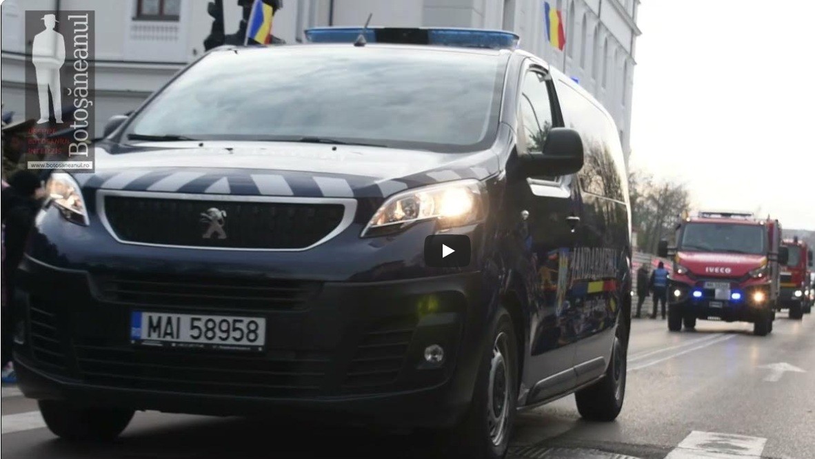 1 decembrie la Botoșani: O parcare se umple de autospeciale, prezentare de tehnică de intervenție