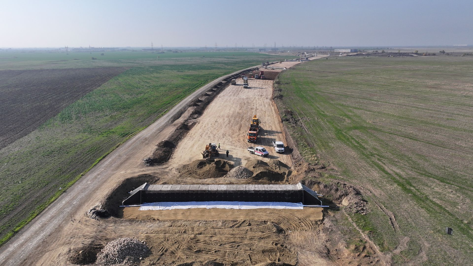 Autostrada Moldovei îl face milionar în euro pe un crescător de vaci: drumul de mare viteză îi trece prin fermă