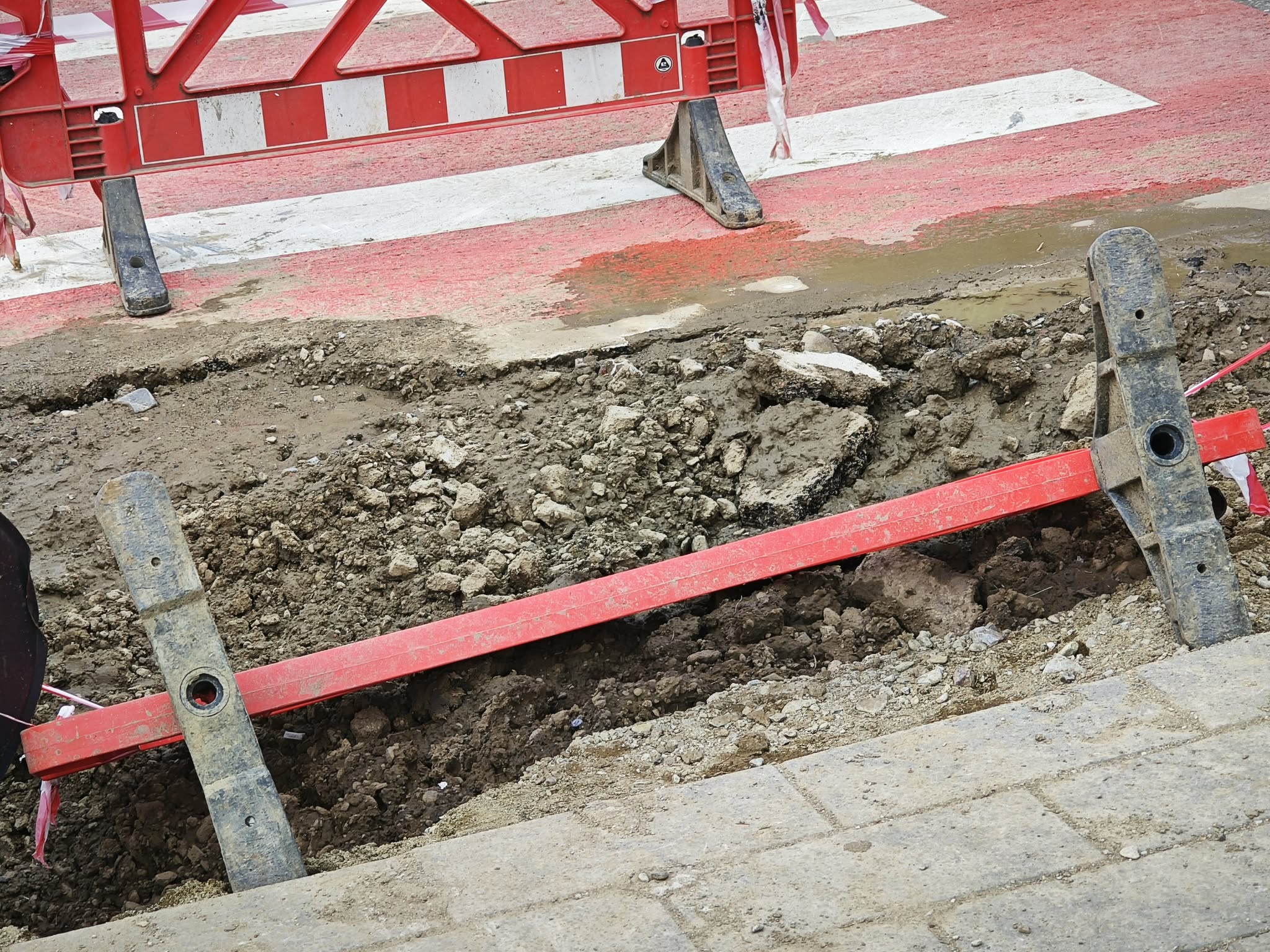 Apă oprită pe mai multe străzi din cauza unei avarii 