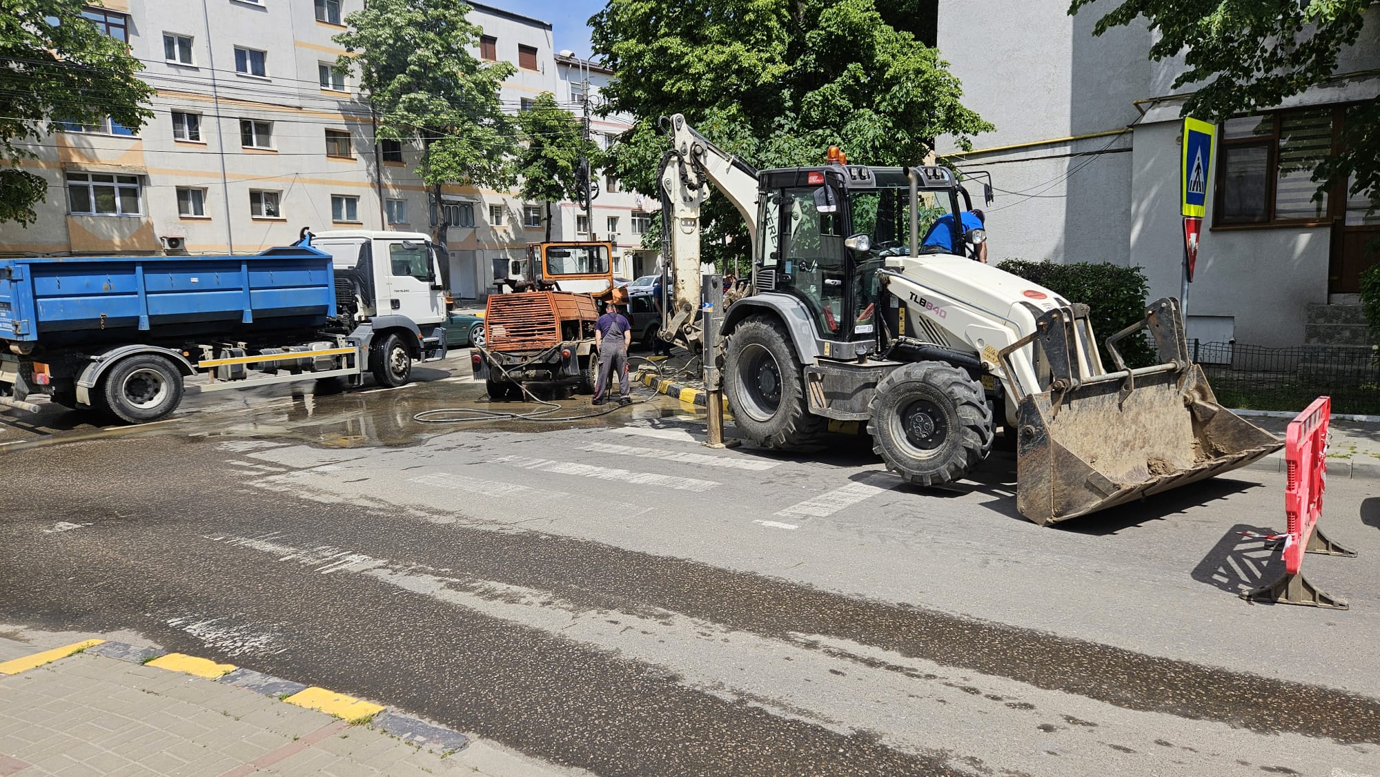 Sute de botoșăneni rămași fără apă în a doua zi de Paști