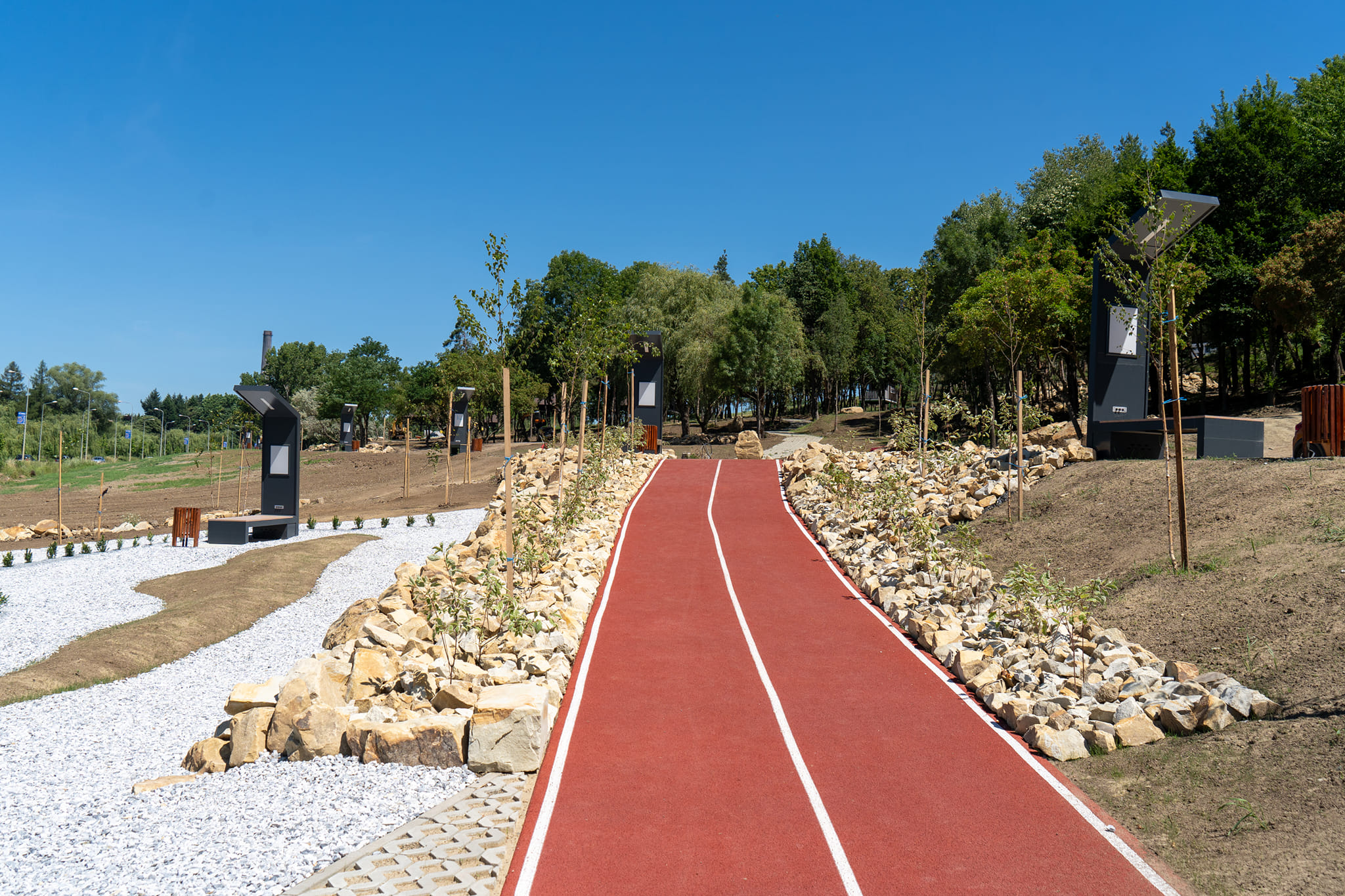 Continuă lucrările la Aventura Parc, primarul Cosmin Andrei: Au venit dotările pentru spațiile de joacă