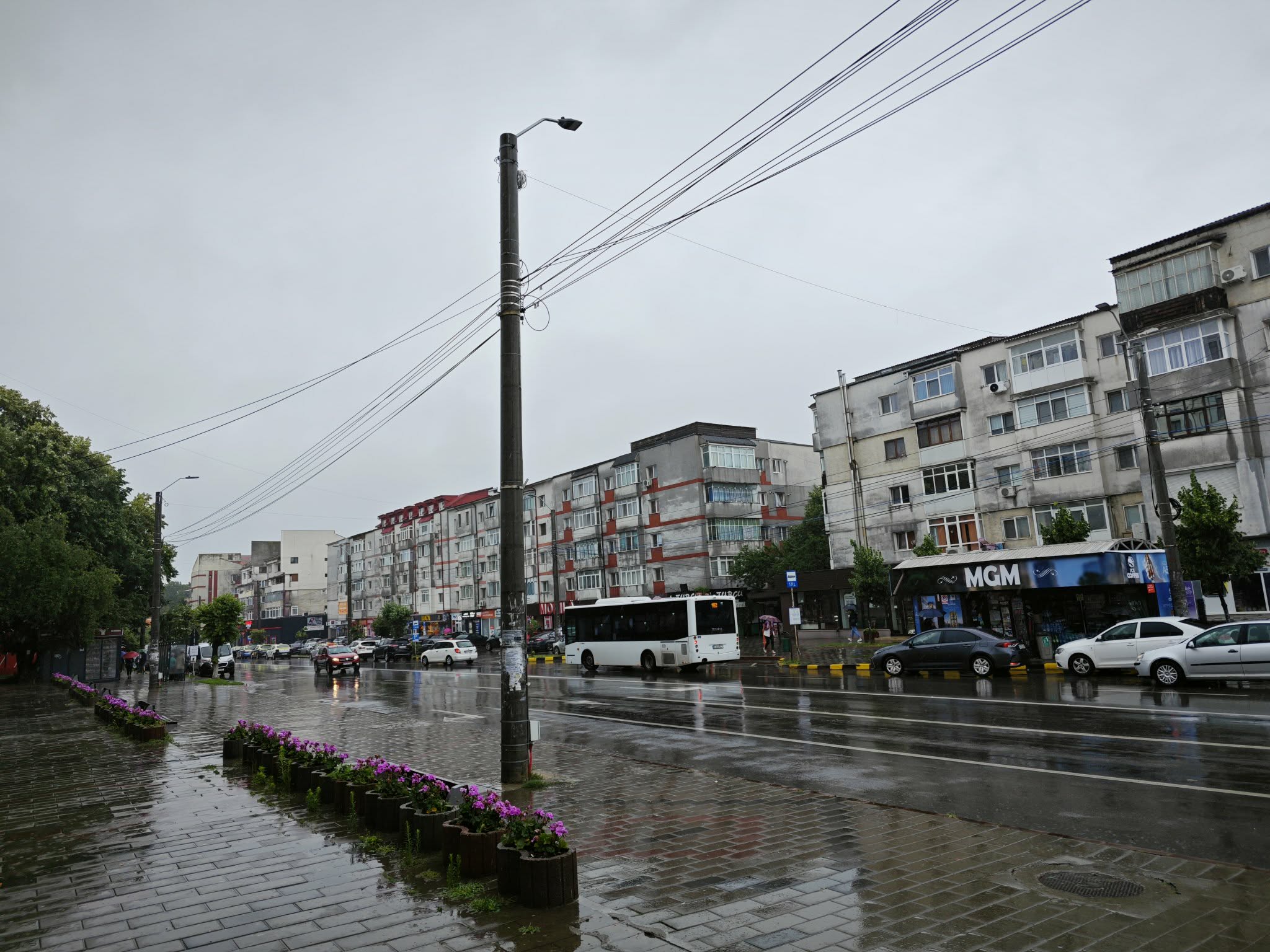 Avertizare meteo pentru toată țara: Vreme rece, ploi și ninsori la munte  