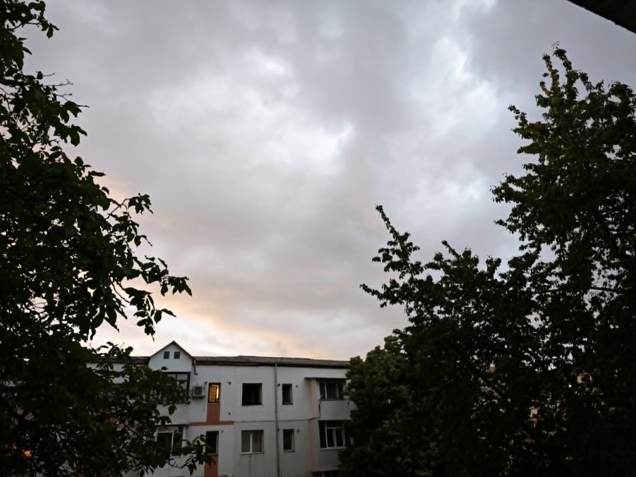 avertizare meteo de vreme rea.