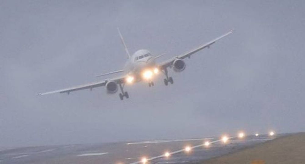 Două curse aeriene deviate la Suceava din cauza ceții dense de pe Aeroportul Iași 