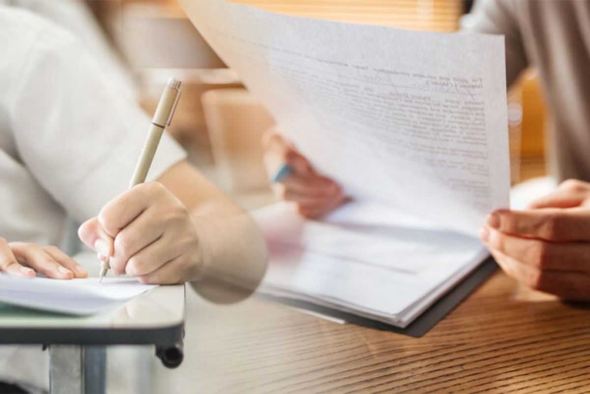 S-a apucat de copiat la final: Tânărul eliminat la Geografie a luat note de trecere la celelalte două probe