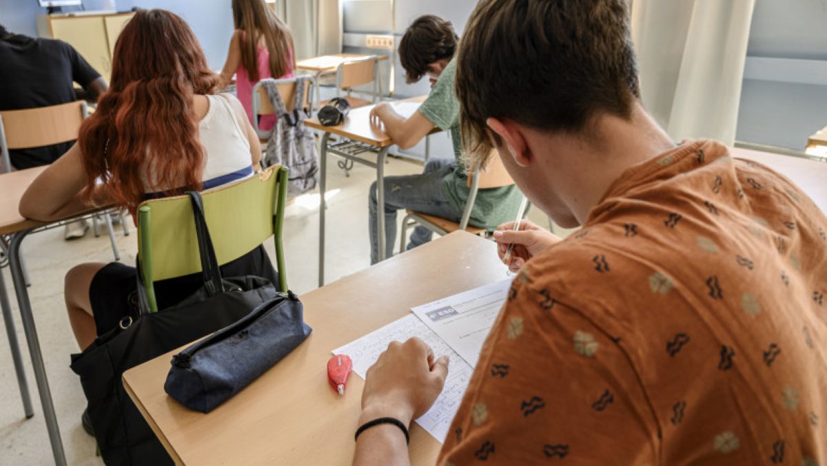 LUNI: Peste 2.500 de tineri de la Botoșani așteptați să dea prima probă de la bac – CALENDARUL examenului 
