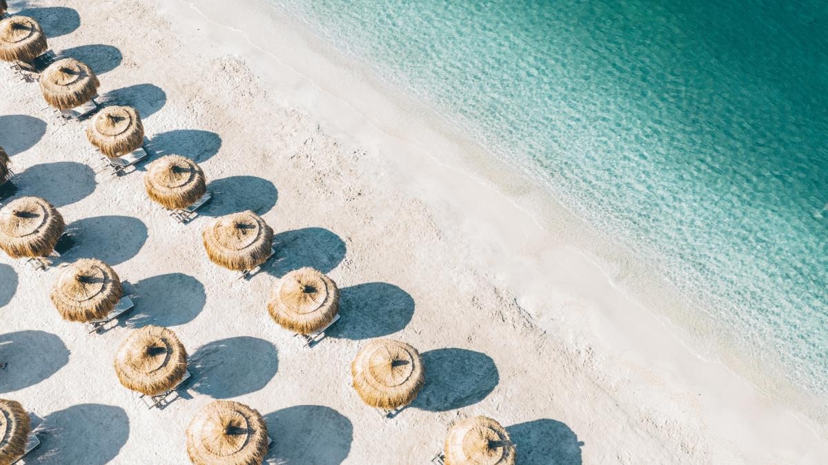 Alertă pentru turiști pe plajele din Turcia: O bacterie care poate provoca infecții grave a fost detectată în apa mării