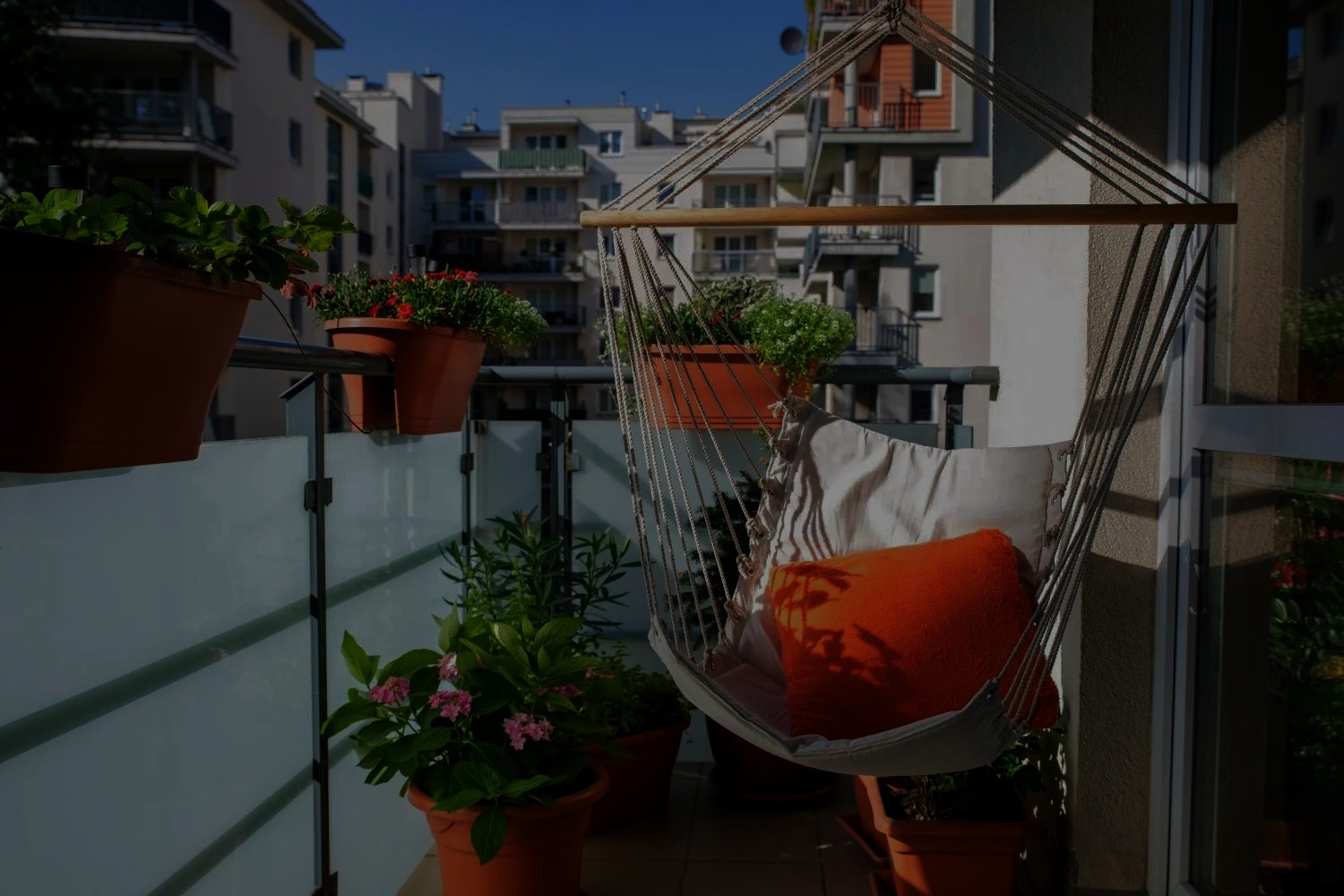 ce stragi de pe balcon cand bate vantul