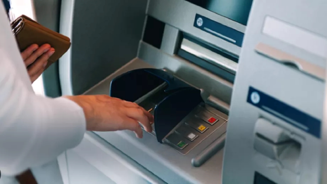 S-au virat banii pentru alocațiile și indemnizațiile de la stat: CÂND intră pe card