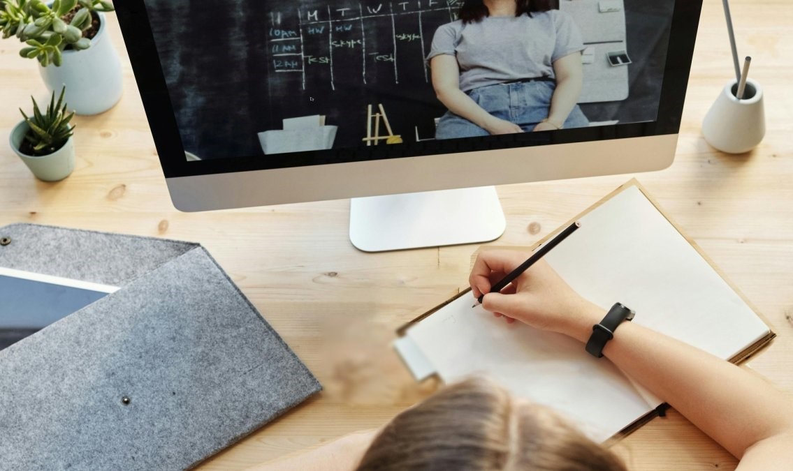 S-a actualizat LISTA cu elevii care primesc bani pentru a-și cumpăra calculatoare