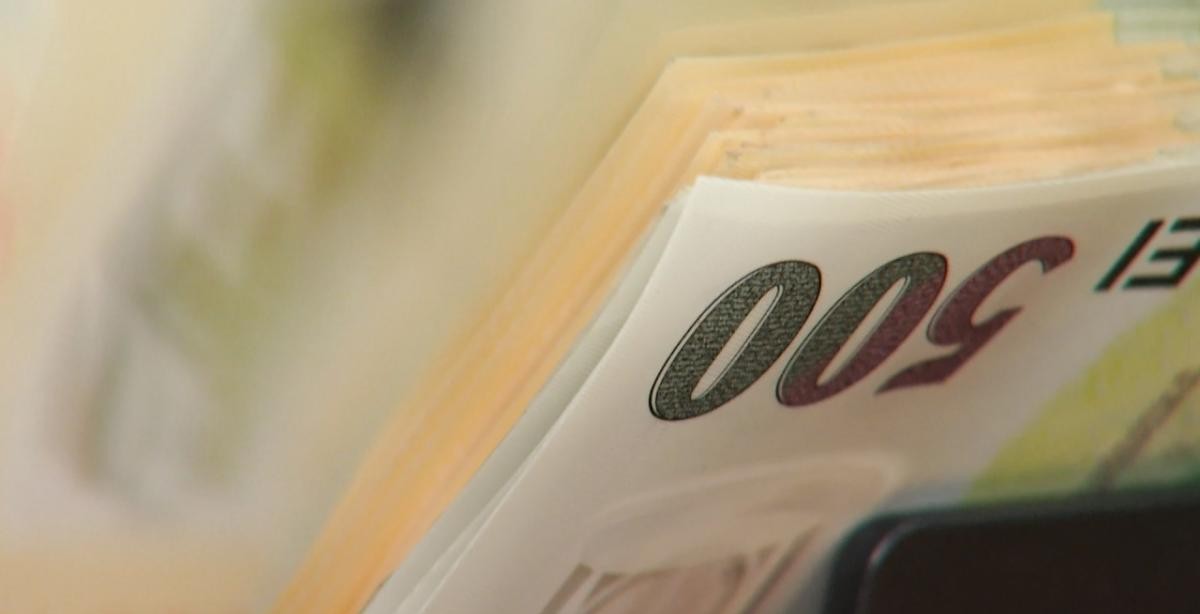 Cum ne dăm seama că o bancnotă este falsă: Angajatul unui restaurant a alertat Poliția pentru 500 de lei 