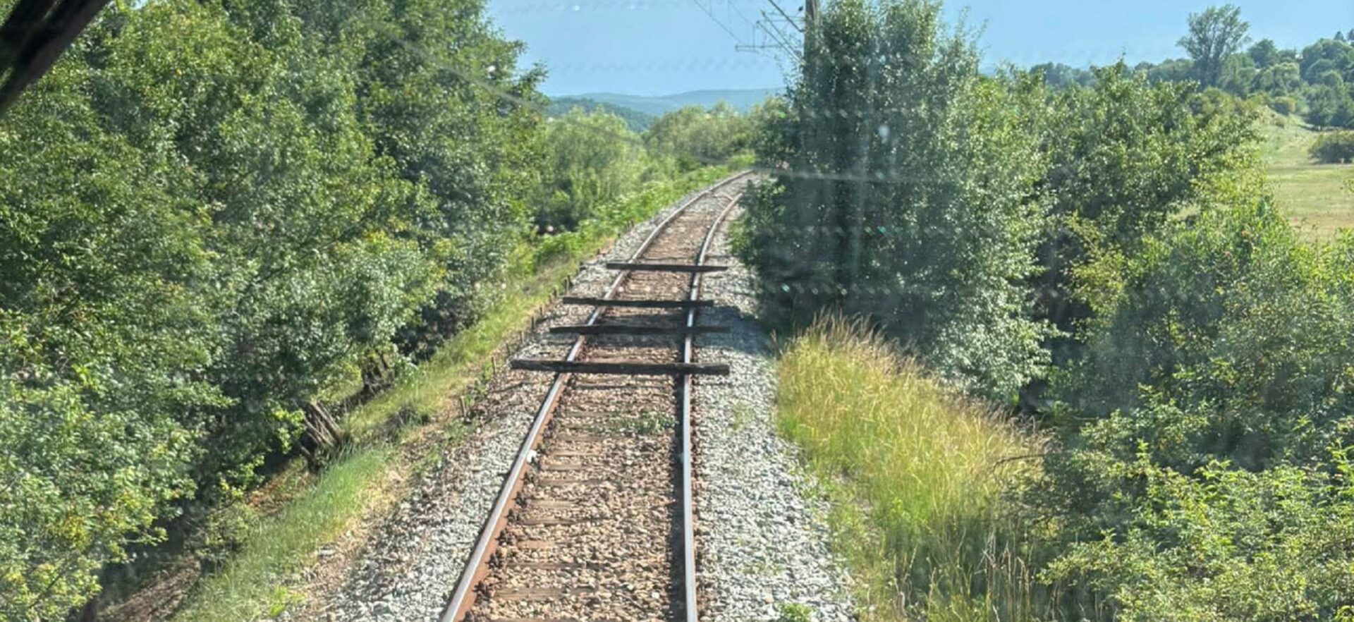 Bărbat internat în spital după ce a pus în pericol circulația unui tren