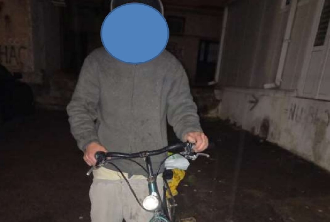 Bărbat căzut de pe bicicletă: Polițiștii locali au chemat ambulanța