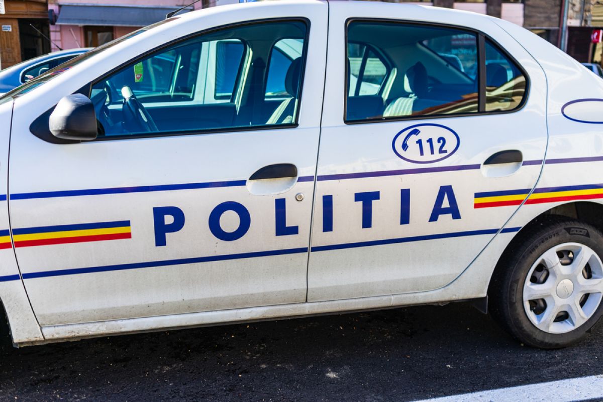 REȚINUT de polițiști după ce și-a agresat soția: Femeia a ajuns la spital