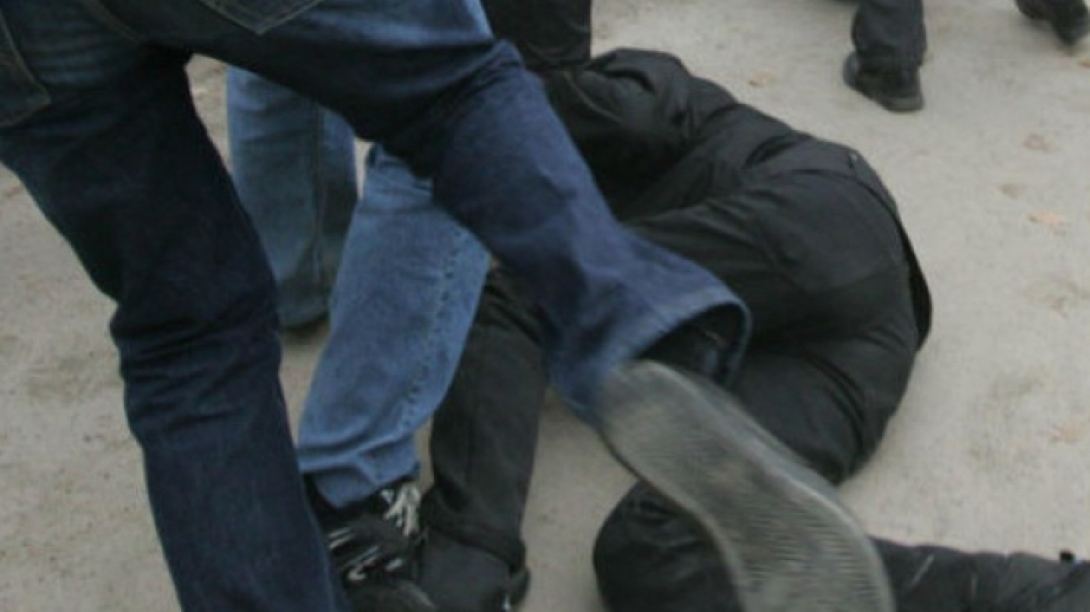 Bătut în plină stradă: Tânăr din Botoșani băgat în spital de doi indivizi