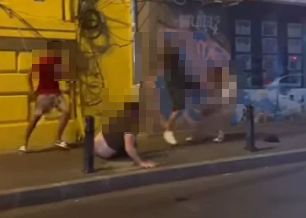 Bărbat bătut în plină stradă și dus la spital chiar de agresor