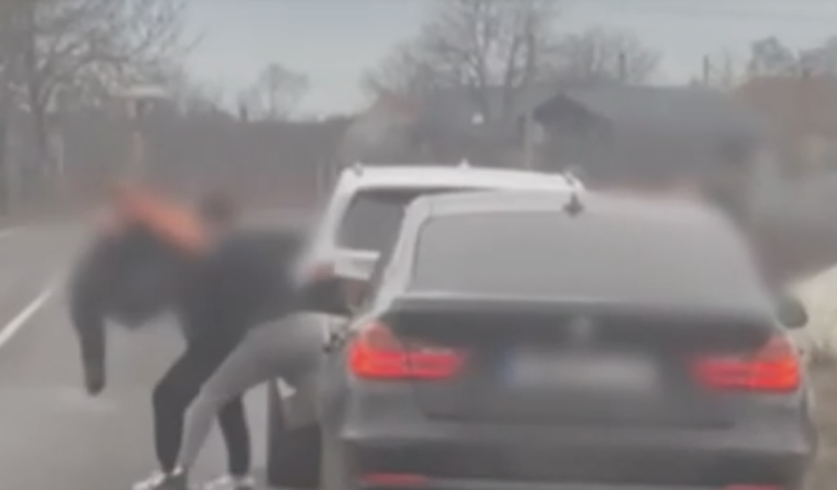Doi frați cu BMW condamnați la închisoare după o bătaie în trafic cu topoare